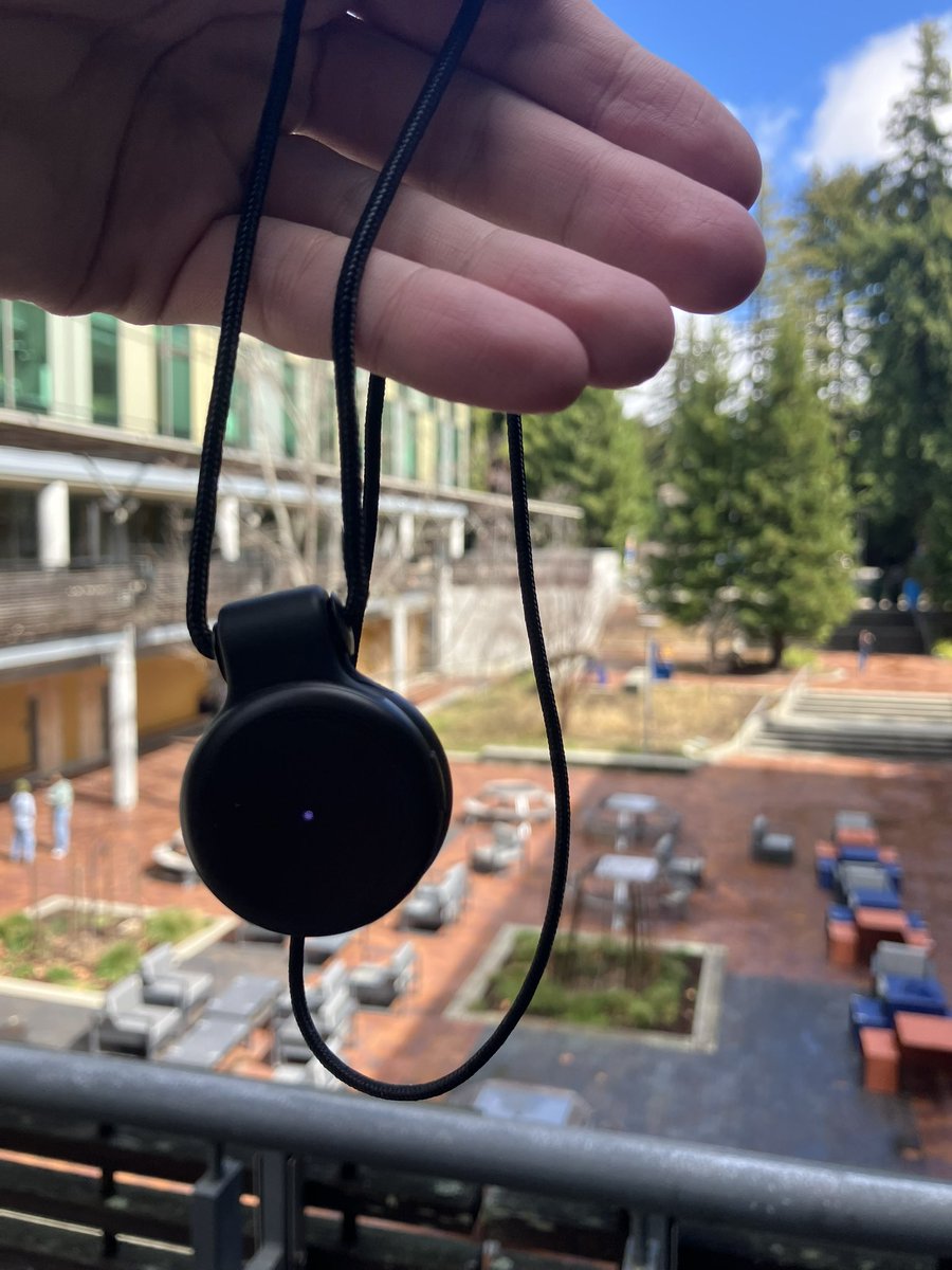 masaishi2001's tweet photo. 去年の夏にプレオーダーしたウェアラブルAIデバイスが届いた。
Limitless Pendantに外部記憶装置になってもらいます。 https://t.co/4k5EGC5l0P