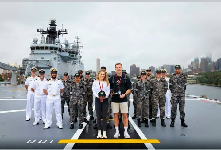 JimThom90458694's tweet photo. #AusNavy saves kayaker 🚑
Welsh tourists Thomas and Elinor were kayaking in Sydney Harbour when Thomas suffered a seizure.
Luckily, the crew of #HMASCanberra soon spotted the trouble and were able to provide lifesaving medical attention.
Read more here https://t.co/oULg47WPmI
📷 LSIS Daniel Goodman