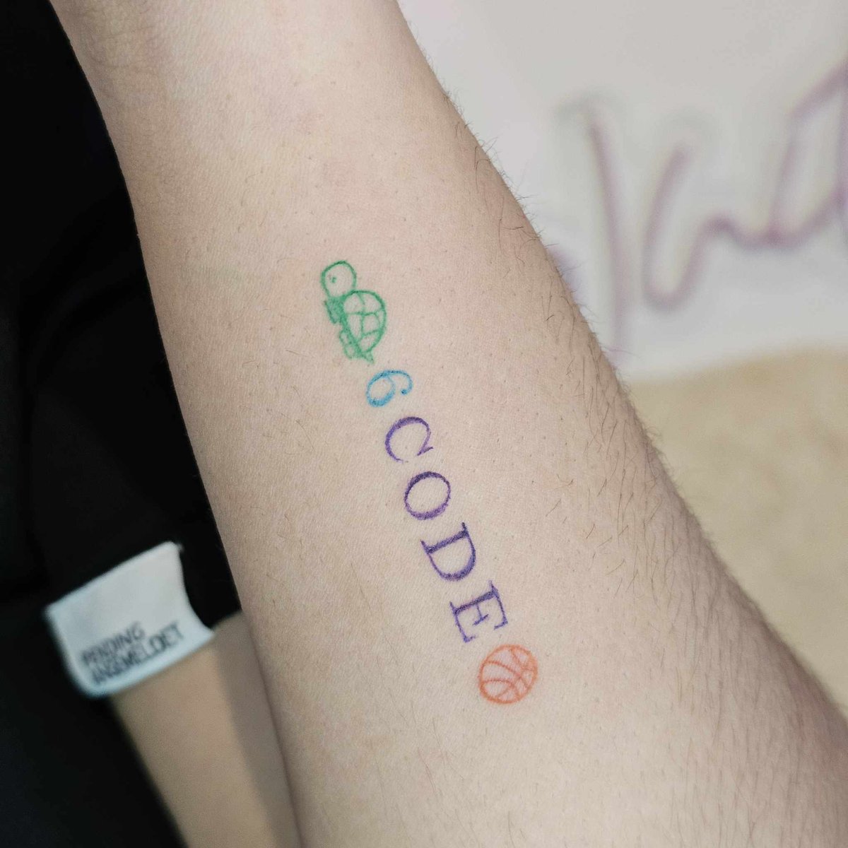 Pim_pap's tweet image. ชื่อด้อมว่าอะไรนะ #6CODE ป่ะ
ค่ตจะเท่ห์เลยอ่ะ #แม็กกี้บาส #maxkybas