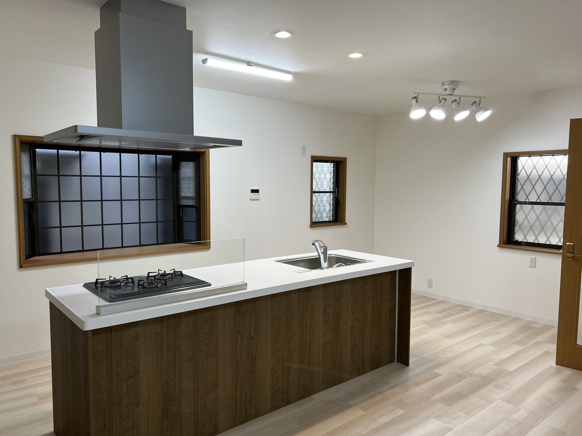 シングルマザーになって一年、、

ついに家買った！！

不安も大きいけどめちゃくちゃ嬉しい！！この家で息子が独り立ちするまでかーちゃん頑張る！！楽しくハッピーに生きていくぞ！！