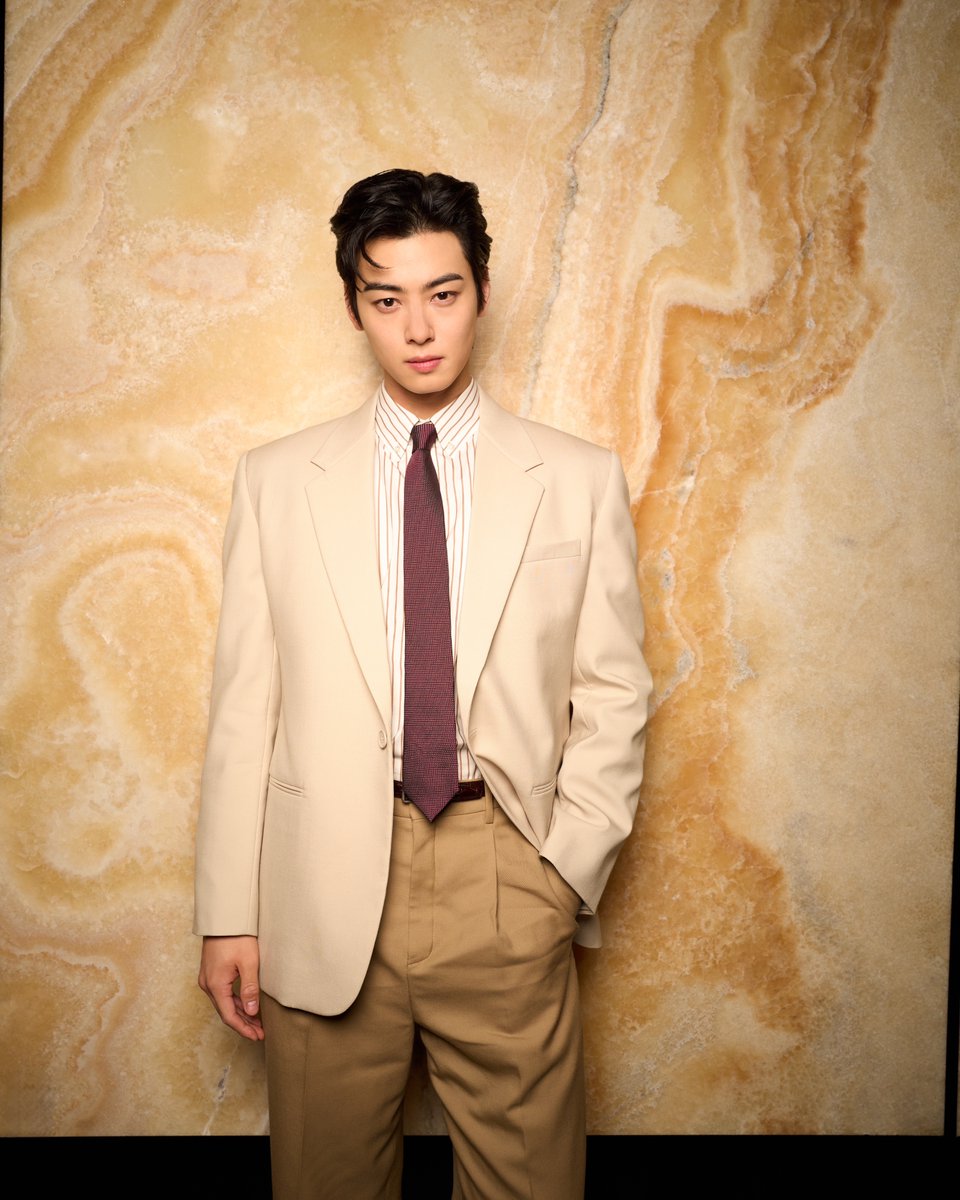 mintmag_th's tweet photo. หล่อออร่า! ชมลุคชัดๆ ของหนุ่ม #ชาอึนอู แบรนด์แอมบาสเดอร์ของแบรนด์ ขณะที่บินลัดฟ้ามายังปารีส เพื่อร่วมชมแฟชั่นโชว์ Saint Laurent Women's Winter 25 by Anthony Vaccarello ที่จัดขึ้นเมื่อช่วงกลางสัปดาห์ที่ผ่านมา ณ ฝรั่งเศส 💚

#CHAEUNWOOxSAINTLAURENT
#차은우 #CHAEUNWOO
#SaintLaurent #YSL
#SaintLaurentByAnthonyVaccarello
#MintNews