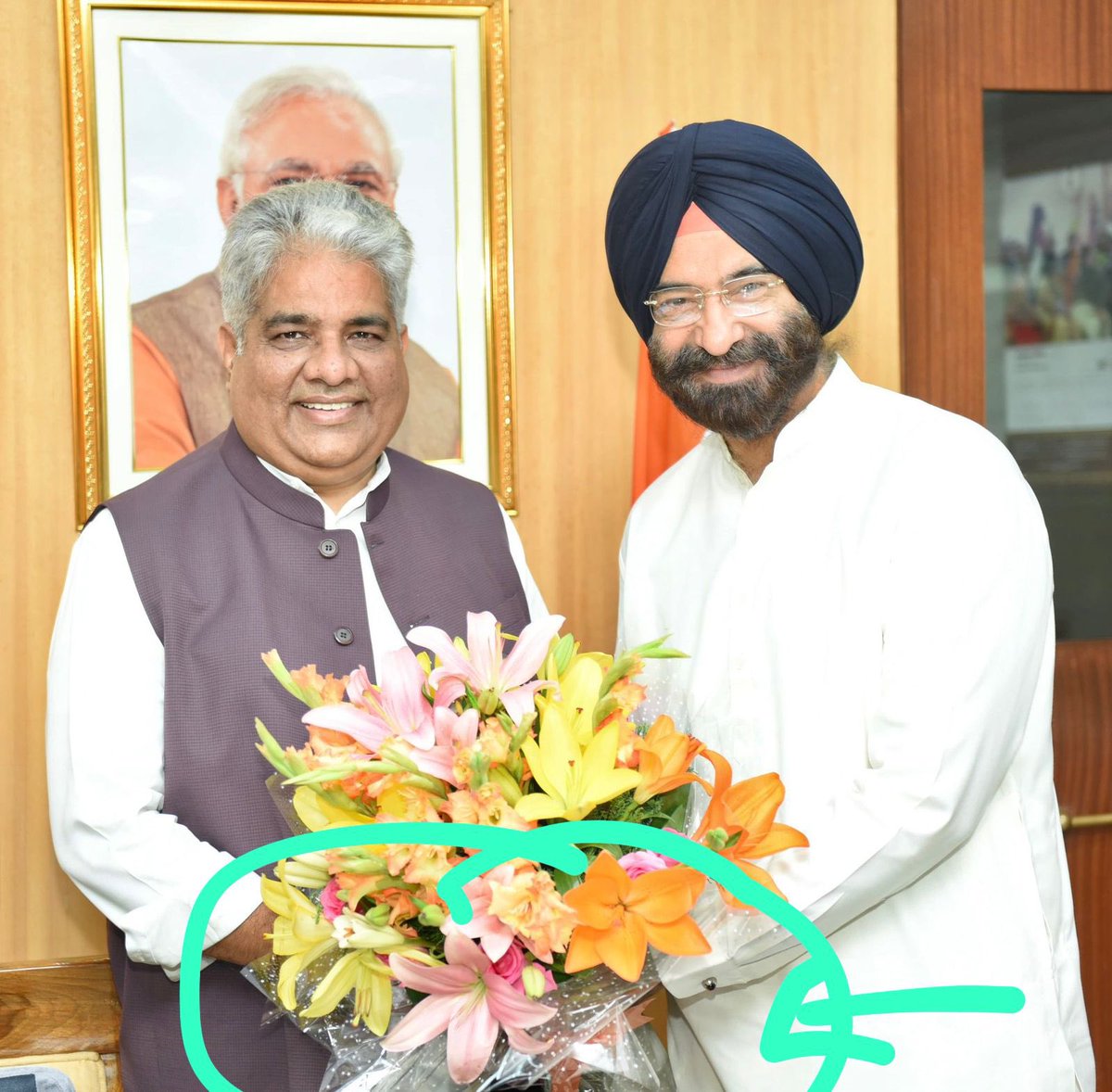 SethiRuchikaT's tweet image. Namaste @byadavbjp ji , 💐 in plastic sheets =#plasticpollution #SUP. Please issue circular to all sarkari offices &amp;amp; ministries to follow #greenprotocol:
Eg
1. Food and Beverages in #Reusables(no single use disposables)
2. Bouquets tied with a jute string no wraps ! 
#happyholi