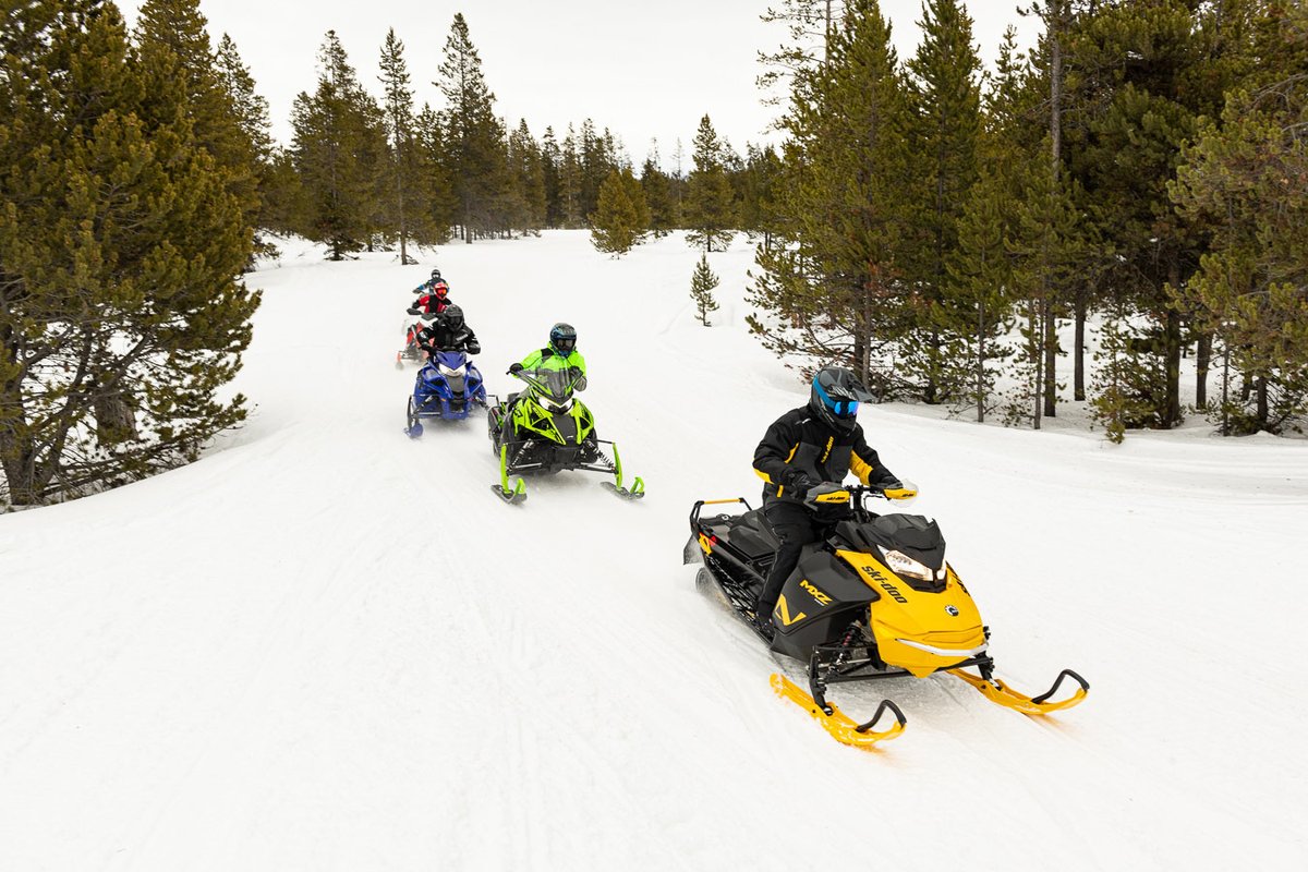 IMTAOFFICIAL's tweet photo. #MountainExperiences: Winter Snowy Realm Speed Adventure — Snowmobiling❄️🏍
Snowmobiling, a high-intensity winter extreme sport, involves riding a motorcycle on snow and combines speed, power, and skill. It provides an exciting thrill and allows people to explore landscapes that are difficult to reach.
Also known as "ski-doo," a snowmobile is a small motorized vehicle that moves on crawlers and has skis at the front. Originally designed for transportation with low performance, it gradually evolved into a recreational sport as its engine and other equipment were improved, becoming a popular activity for riders.
To operate a snowmobile, one must hold the latest driving license, and it is helpful to have prior experience with motorcycles or scooters. Snowmobiling services are usually available in snow-rich regions, such as Rovaniemi in #Finland, Tromsø in #Norway, Vík í Mýrdal in #Iceland, and Montréal in #Canada. These locations offer expansive snow tracks and stunning landscapes, making them ideal places for snowmobiling.
On a snowmobile trip, it's crucial to wear warm clothing (a layer for warmth, a layer for waterproofing and snow protection). It's also advisable to wear winter motorcycle gloves for maximum warmth and protection. Staying full and healthy ensures enough strength for a proper ride.
As an extreme sport, snowmobile racing is naturally full of excitement. Key race types include oval racing, drag racing, freestyle competitions, and snowcross. The world's longest race is #Alaska's "Iron Dog", which stretches 2,031 miles. Other notable are the International 500 and the World Championship Snowmobile Derby.
The passion and adrenaline of snowmobiling encourage people to interact with nature and release stress during winter. With snow still fresh, it's the perfect time to enjoy an invigorating snowmobile adventure!
📸Image source: https://t.co/76QLoUGjhz
🖋Editor Ⅰ: Lucy
🖋Editor Ⅱ: Helen
🖋Editor Ⅲ: Liu Guosong
#IMTA #MountainExperiences #Snowmobiling #WinterSports #ExtremeSports #SnowAdventures