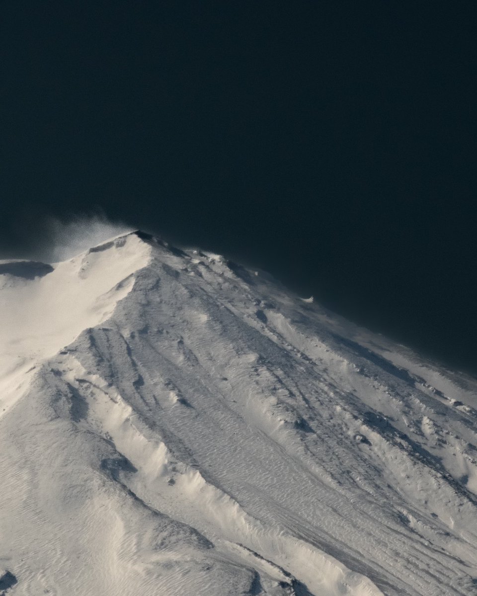 AshFindsBirds's tweet photo. More birds from Japan soon I promise - but until then, here’s Fuji-San!!

#NotBirds #Japan https://t.co/woWVKB3Cw4