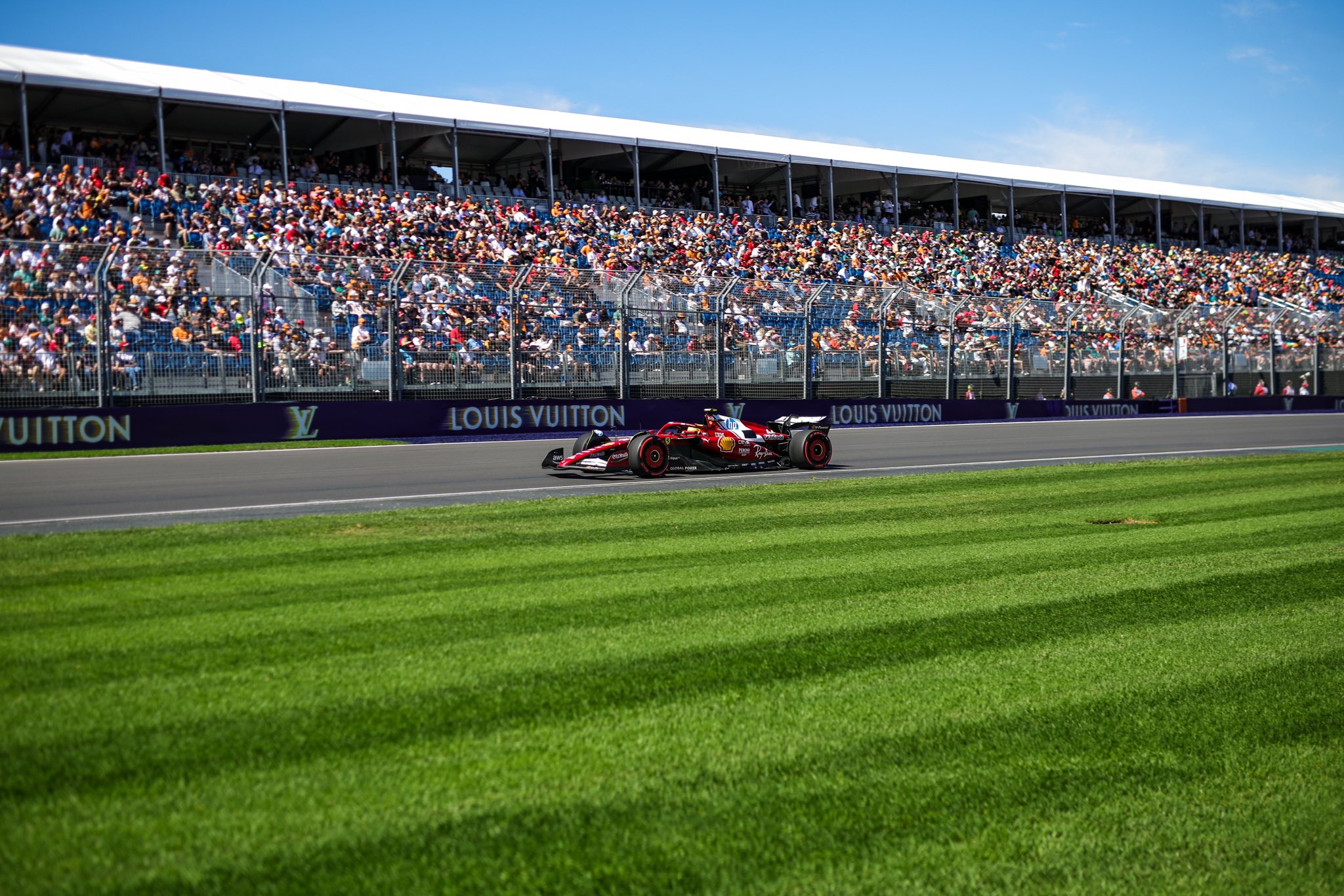 Hamilton durante los FP1 del GP de Australia. Fuente: Twitter Ferrari