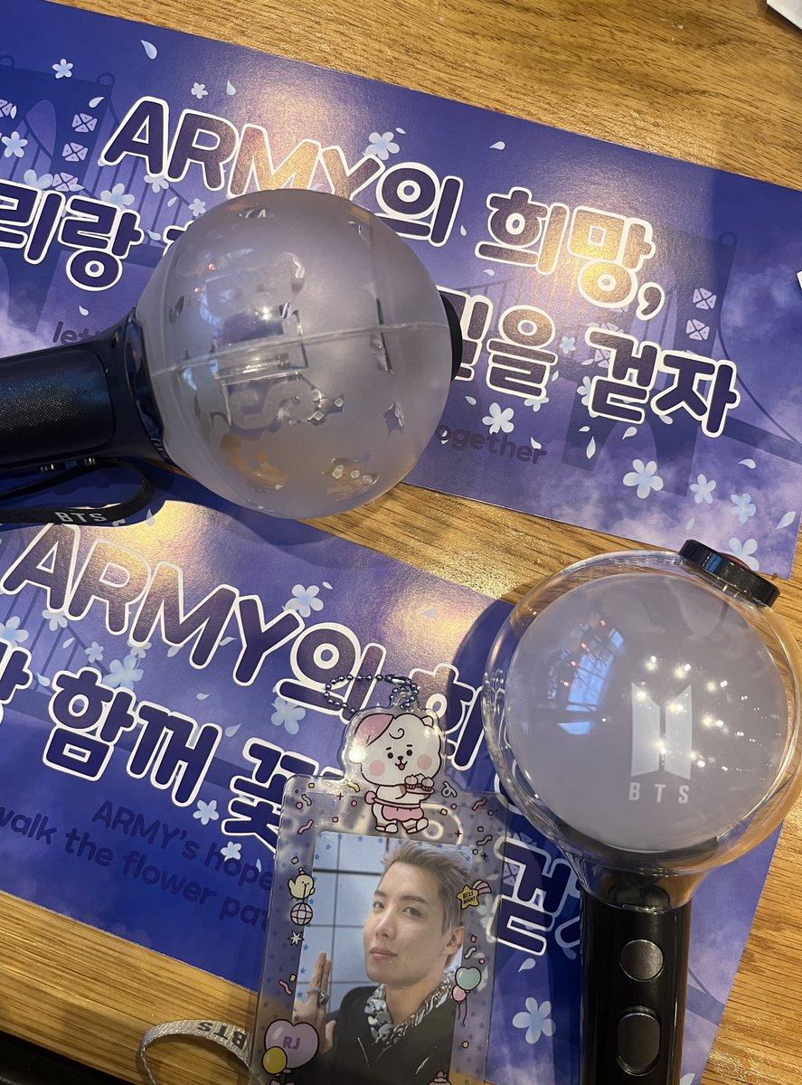 bunnyteethjayk's tweet photo. #HOPE_ON_THE_STAGE_TOUR https://t.co/DuigqiYieO
