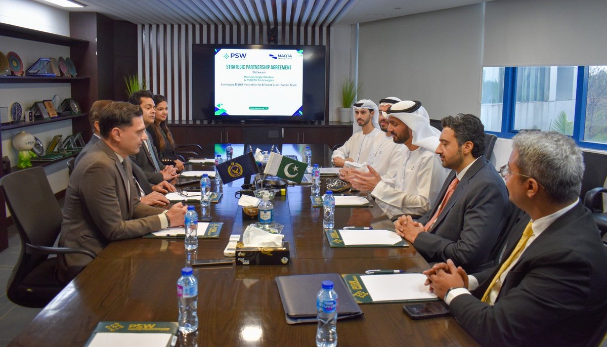 PakSingleWindow's tweet image. #PSW &amp;amp; Maqta Technologies Group join forces to revolutionize trade with digital solutions. From smart warehousing to AI-driven analytics, they’re set to enhance transparency and streamline processes. Let the innovation begin! #TradeTech