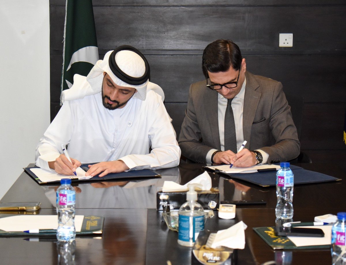 PakSingleWindow's tweet image. #PSW &amp;amp; Maqta Technologies Group join forces to revolutionize trade with digital solutions. From smart warehousing to AI-driven analytics, they’re set to enhance transparency and streamline processes. Let the innovation begin! #TradeTech