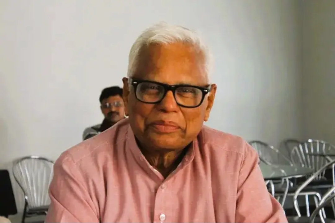 vinaysnatu's tweet photo. राष्ट्रीय स्वयंसेवक संघाचे वरिष्ठ प्रचारक आणि आंतरराष्ट्रीय समन्वयक डॉ. शंकरराव तत्ववादी यांचे निधन ही अतिशय दुःखद घटना आहे.
त्यांच्या निधनाने संघ विचारांच्या प्रचार आणि प्रसारासाठी आपले आयुष्य समर्पित करणारे एक ज्येष्ठ मार्गदर्शक व्यक्तिमत्व हरपले आहे. https://t.co/g2nLg6BXps