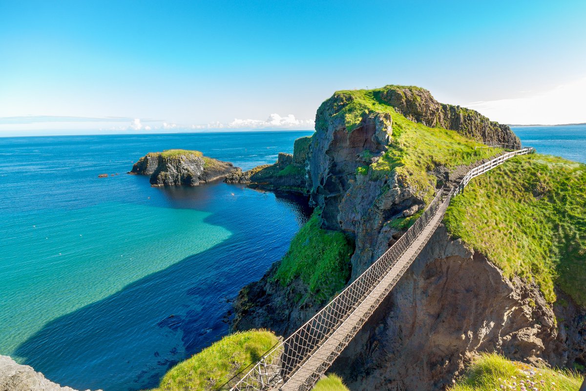 AutoEuropeAUNZ's tweet photo. From the lively city of #Dublin to beautiful #coastal towns, #Ireland is every #travellers dream. Here are some top things to #experience in 🇮🇪:

🍀 Take a #roadtrip down the Wild Atlantic Way
🍀 Get a view of the Cliffs of #Moher
🍀 Stroll along the #Mizen Head Bridge in #Cork https://t.co/3RgbnIwIuJ