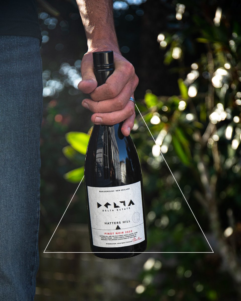 DeltaEstates's tweet image. Our Hatters Hill Pinot Noir is a refined and modern expression of Marlborough winemaking, showcasing vibrant red fruit flavours with subtle hints of delectable spice. – The ideal pairing for your next barbecue with friends #nzwine