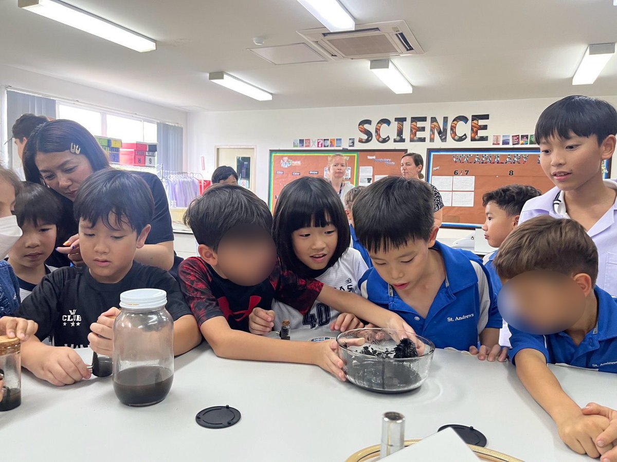 sassamakee's tweet image. A huge thank you to our incredible Upper School students for their captivating demonstrations. What a week of discovery! #standrewsamakee #SamakeeSTEAM #LearningThroughDoing #InnovationInAction #inquisitive #ScienceWeek