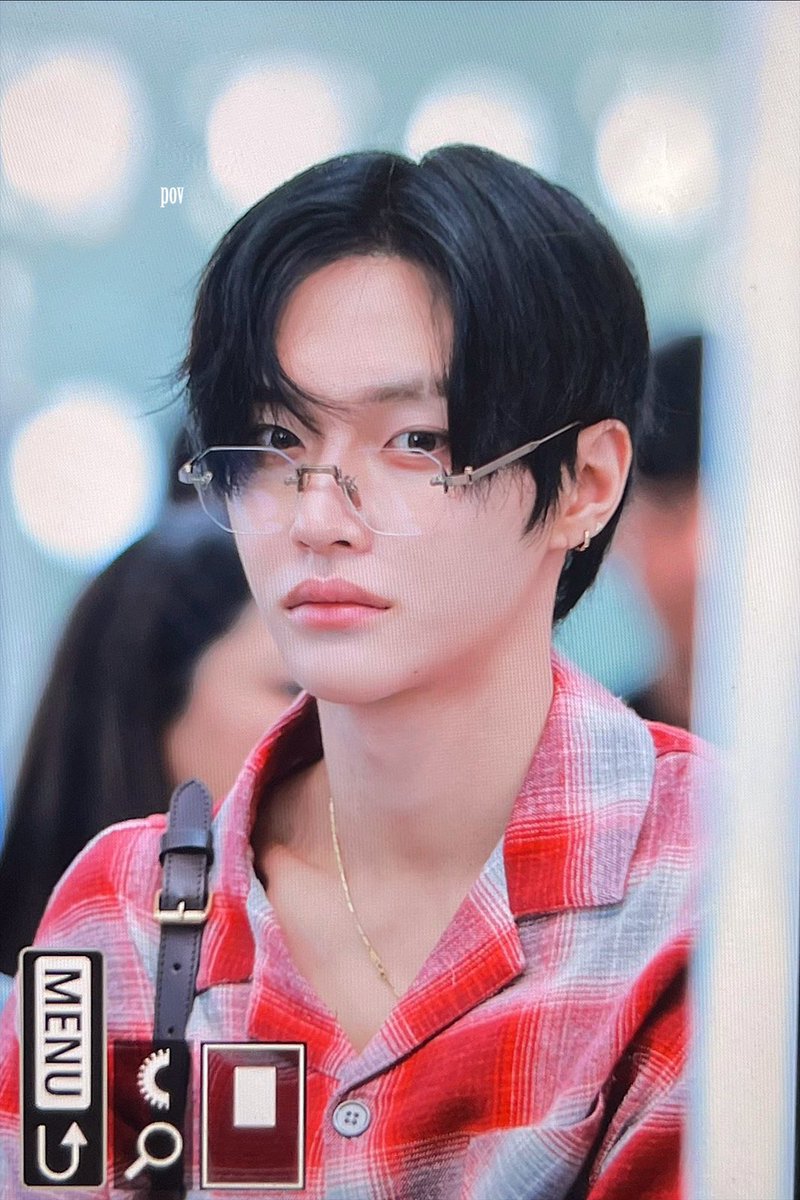 kannaS232's tweet image. 원빈님 진짜 안경 다양하게 써서 삔프 누나들 취향 갈릴거 같음 저는 일단 무조건 1번이요