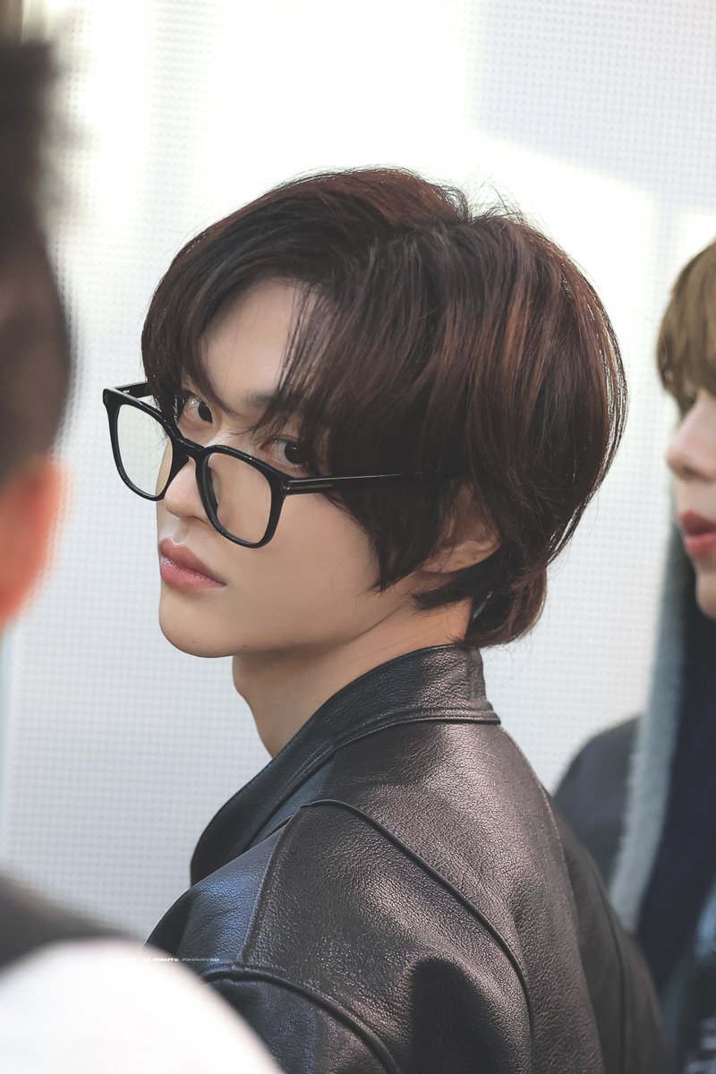 kannaS232's tweet image. 원빈님 진짜 안경 다양하게 써서 삔프 누나들 취향 갈릴거 같음 저는 일단 무조건 1번이요