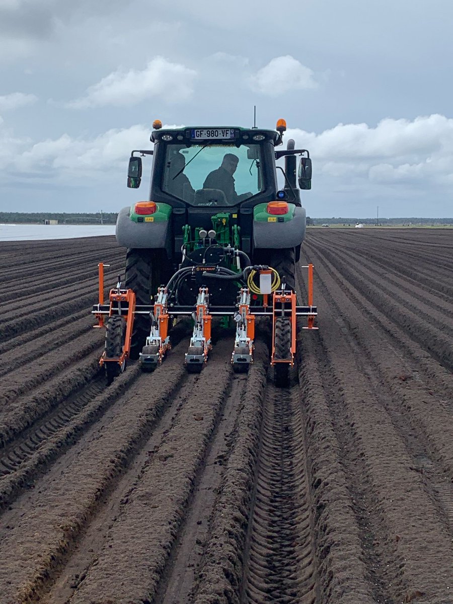 Going well 🥕planting in Bordeaux with our French partner Novaxi 

#Spring2025 #MadeGreatInBritain #PrecisionDrilling #PrecisionPlanting