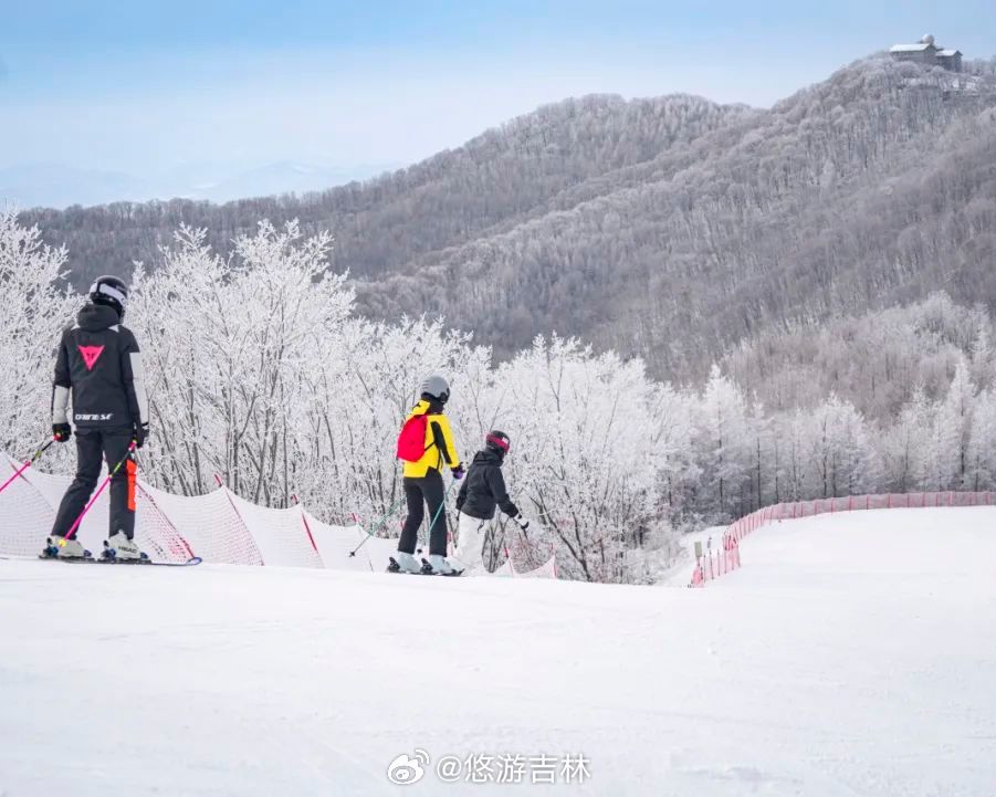 DiscoverJilin's tweet image. Spring snow? Priceless. ⛷️ Skiing isn’t just for winter—gentle breeze, perfect powder days keep the slopes alive! #SpringSkiing #Springsnow  #SkiAllYear