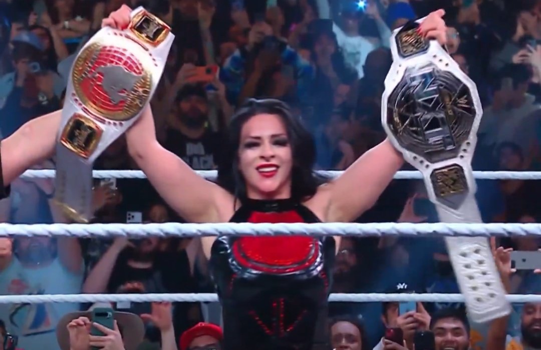 KaizerBytes's tweet photo. #StephanieVaquer es la luchadora de la década lo tiene todo. 🔥❤️🖤 https://t.co/N9j3fXpcG9