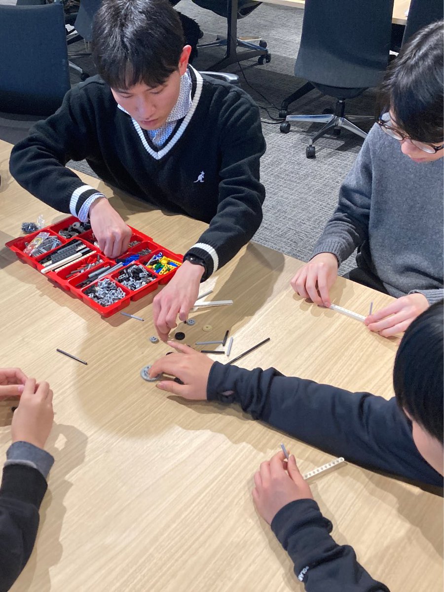 masason_f's tweet image. 【Event Report】
The Foundation’s first Robot Academy was held! Foundation members gave presentations on their research and engaged in hands-on activities with participants, assembling robots and operating circuits together.
#masasonfoundation
#scholarship
#community
