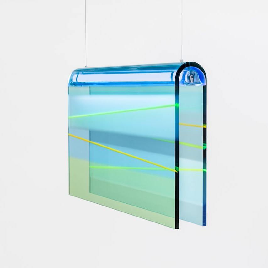 Wat inspiratie op de woensdag, want wauw hoe gaaf is de collectie van 
@dragaandaurel! Met @toddmerrillstudio debuteerden ze op Design Miami. Hun nieuwste meesterwerken van Lucite buigen licht, kleur en transparantie om tot pure magie.