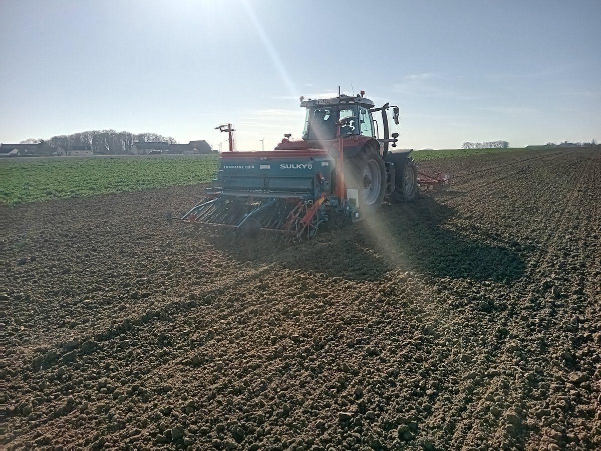 CfppaLeParaclet's tweet image. Retour en images sur la préparation du lit de semences pour semis de fèveroles avec les CS PMATMHT (Machinisme) jeudi à Soyécourt.
👉 Réglages de l&apos;ensemble du matériel
👉Utilisation GPS et séquences 
👉Réglages et utilisation des nouvelles technologies pour le semis.
#formation