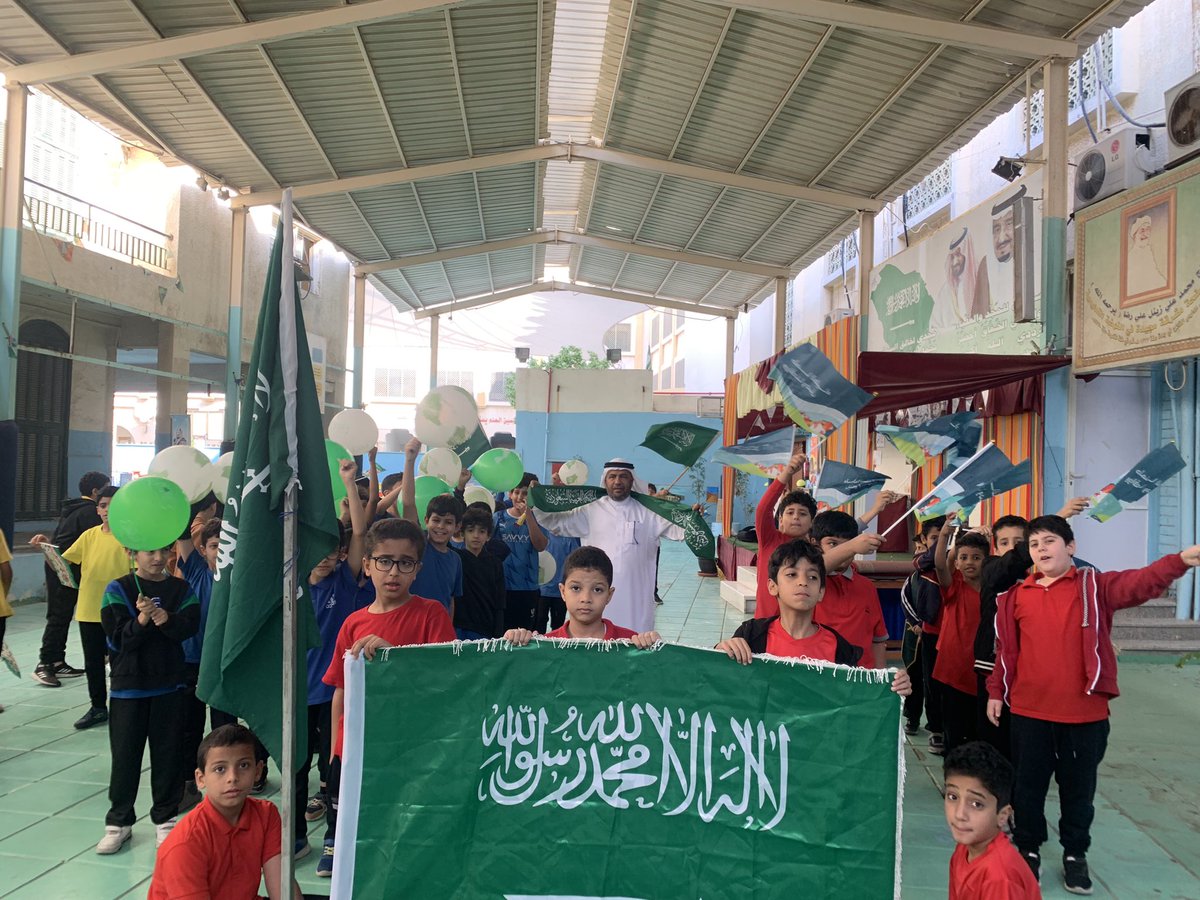 طلابنا يكملون احتفالاتهم بيوم العلم السعودي