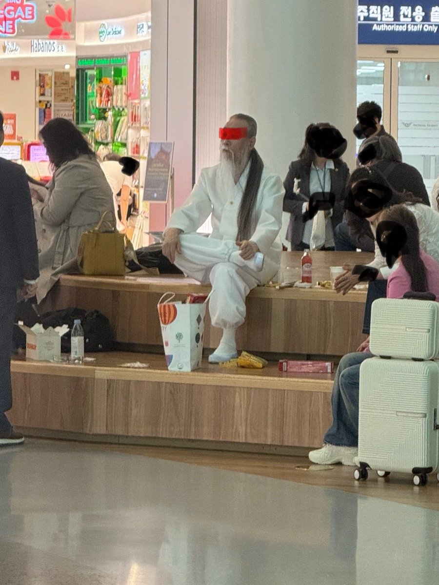 2025-03-12 현재 인천 공항
어디서 많이 보던 사람인데…