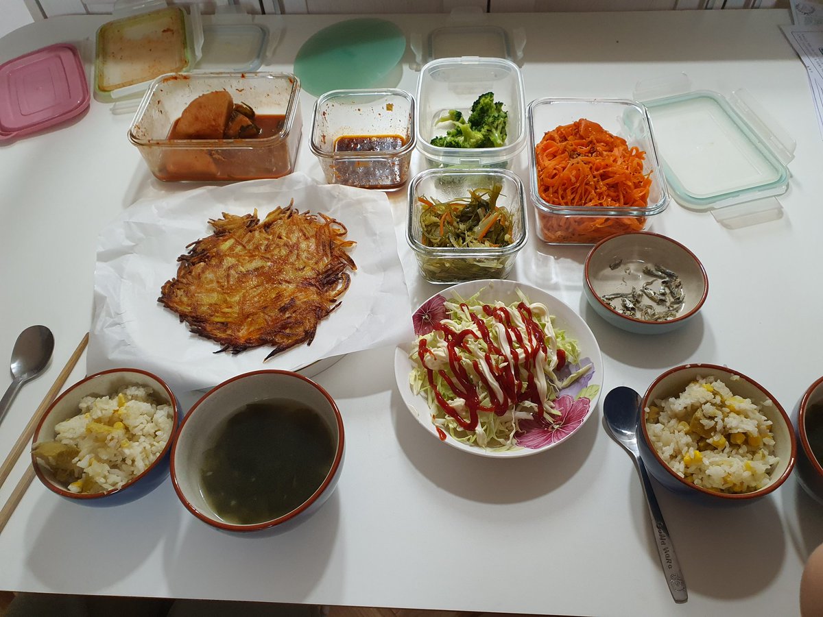 Wife__Share2's tweet photo. #요트 #당분간은 #아빠밥상
당분간은 요리트위터가 되겠네요.
아침 저녁상이네요. 아침 6시에 일어나서 미역줄기볶음, 당근라페 만들어서 얼린두부 붙여서 냠냠 얼린두부 한번씩 붙여드셔보세요. 식감이 예술입니다.저녁은 간단히 야채전에 양배추 샐러드~  맛저들 하세요. https://t.co/09E0E8mRek