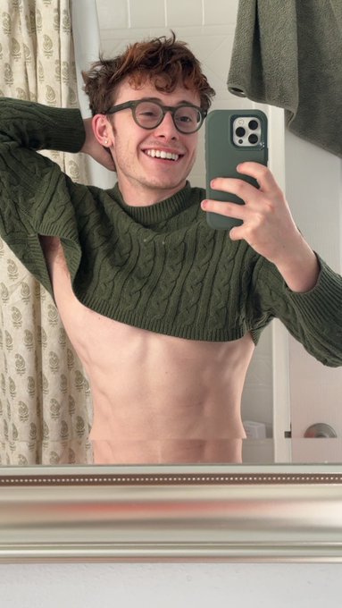 I love this sweater https://t.co/aweGqTAFmq