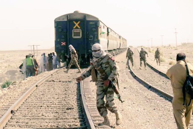 MANUVARKEY12's tweet photo. Train Hijacked in Pakistan by BLA
In the latest, BLA issues second warning in 24 nours.

#LaCasaDeLosFamososCol #คิมซูฮยอน #الاهلي_الريان #zeudiners #الهلال_بختاكور #Pakistan #PakistanArmy #PakistanTrainHijack #Balochistan #BLA https://t.co/mjsDaE5IAr
