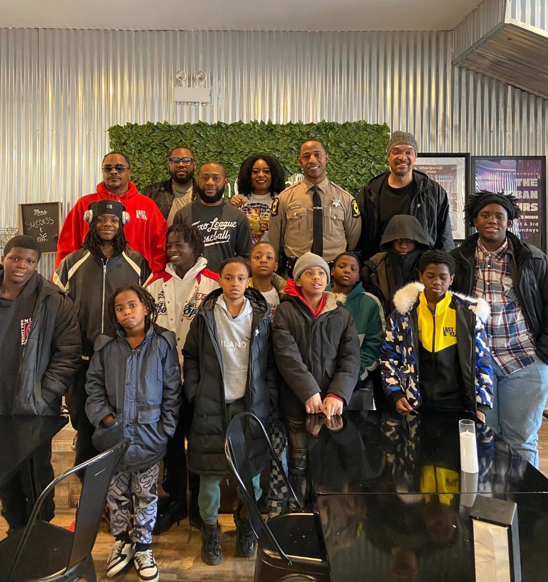 What a day at #UrbanLuxeCafe on the #SouthSide of #Chicago in the #SouthShore neighborhood. ⚾️👏🏾💯
#community #youth #police