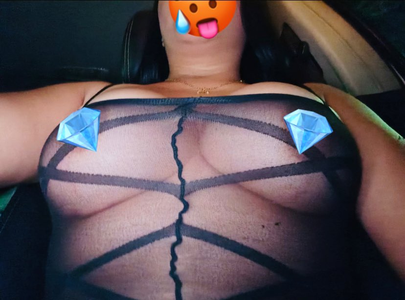 Salir a jugar sexualmente con tu pareja no tiene precio 🔥 🥵 coger en la calle y en tu coche pffff en baby doll 🤤