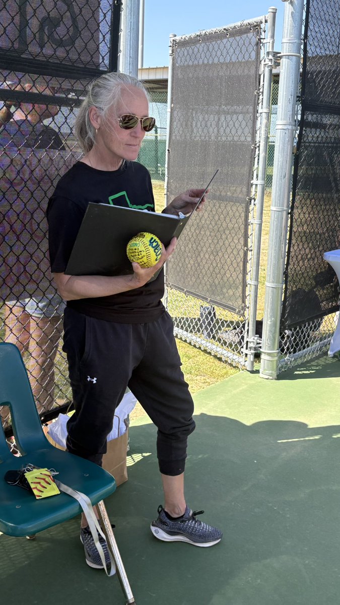 PantherParadise's tweet photo. Career 450 WINS for Coach Essig in over 27 years coaching softball!  
Congratulations!  She loves all things winning and competing and it has paid off big! 🎉 on to the next 450! @Gosset41  @WCMSports  @pdiseboostclub  @Panthercoache  @JaceEssig8  @jaeess  @GMsportsmedia1 https://t.co/d1TqKmioeP