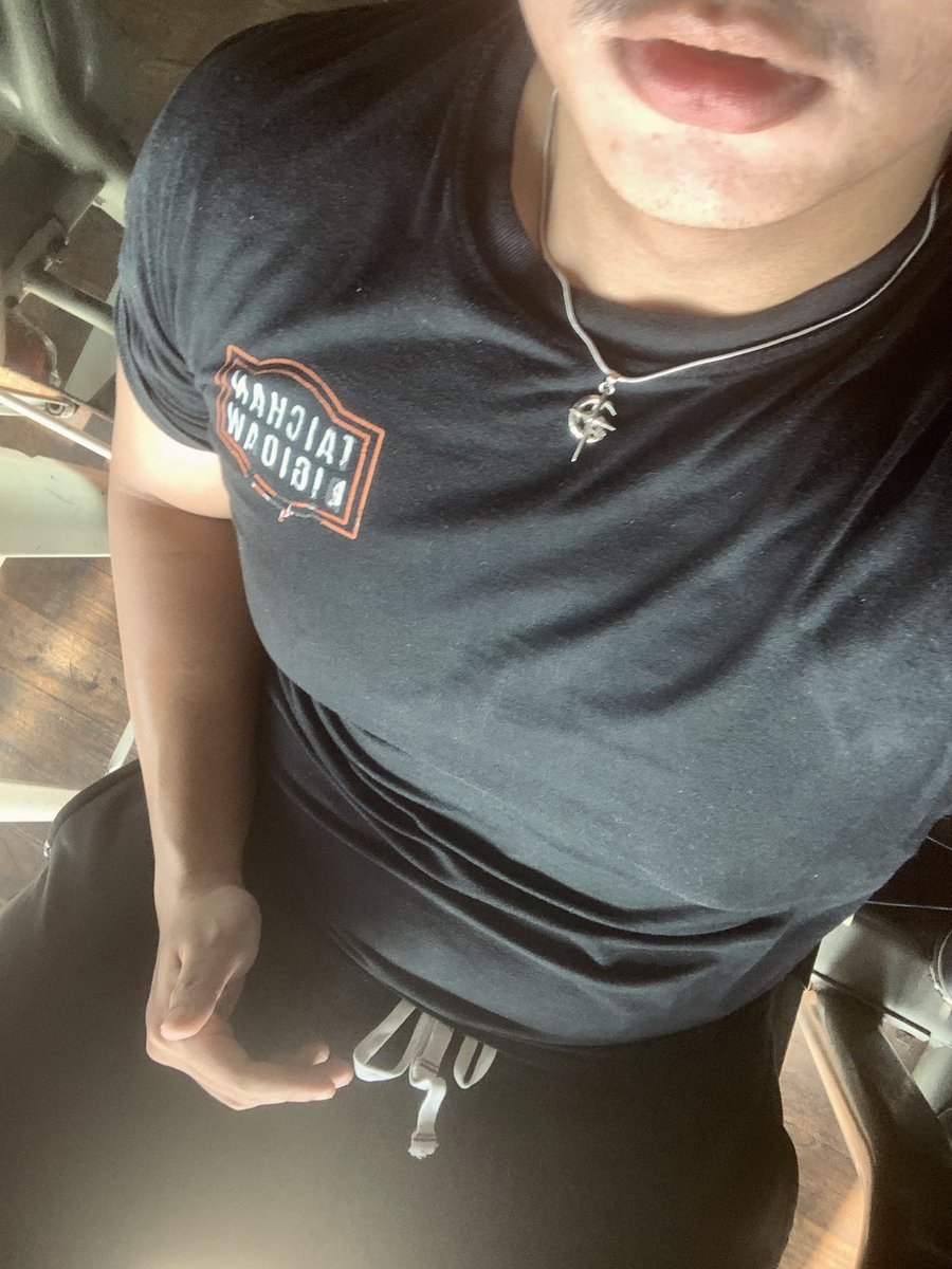 apriangsat tweet media