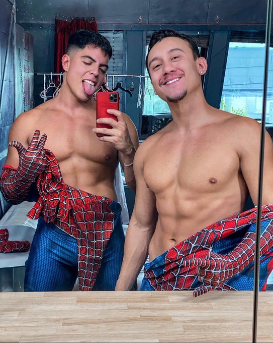 Watch GREU28's leaked NSFW photo on TwXstars