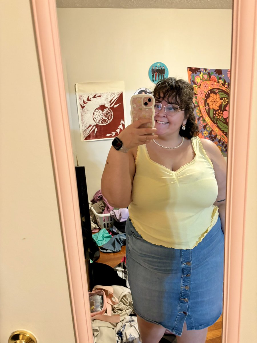 arryouserious7's tweet photo. Idk why but I feel like I look so much prettier this year?? Like idk, maybe I’m just way more confident, but I am slaying https://t.co/7p9Tch9N2f
