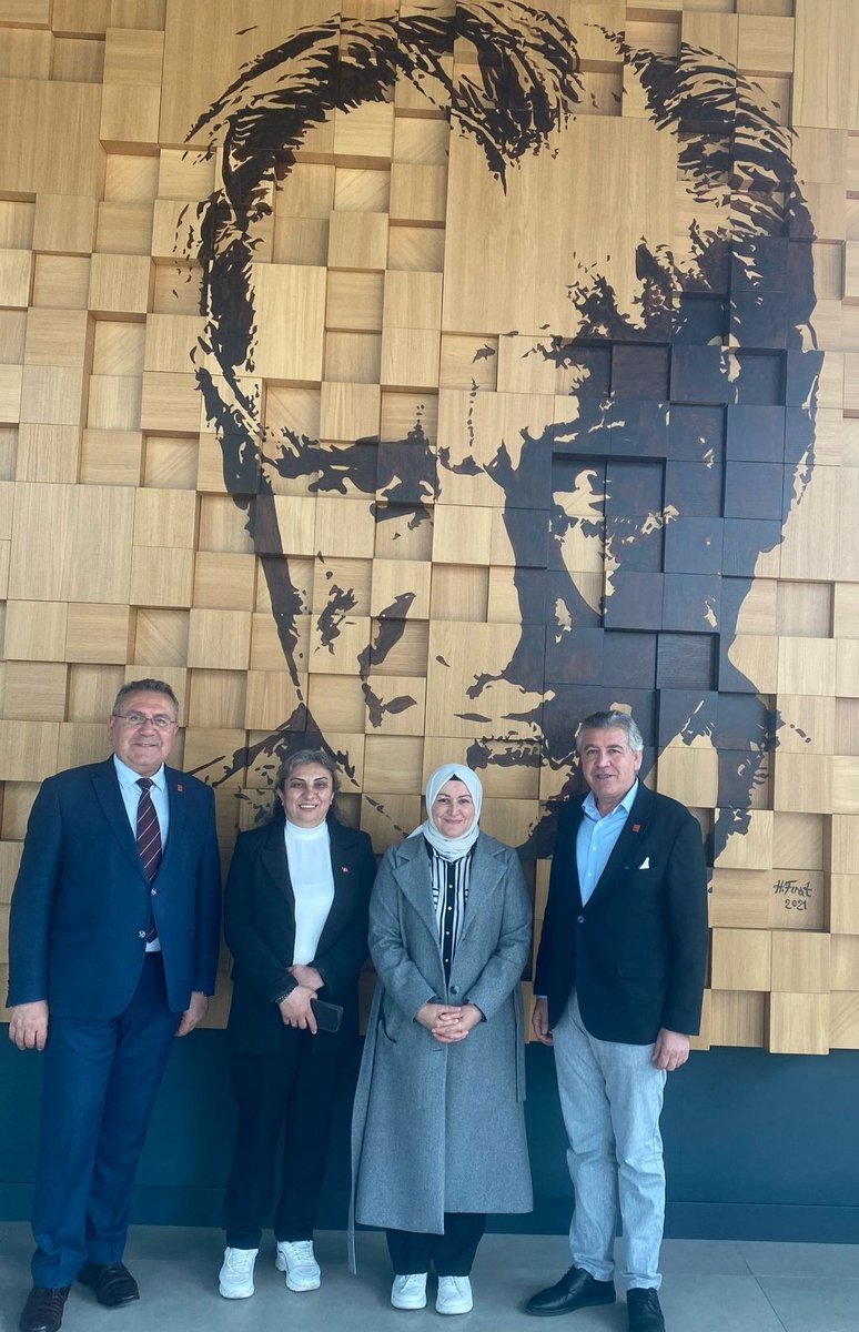 Tokat Güçlü kadınlar dayanışma derneği başkanı Gülderen hanıma ve Hatun hanıma ziyaretlerinden dolayı teşekkür ederim.3000 üzerinde üyesi bulunan güçlü kadınlar dayanışma derneği yönetimine çalışmalarında başarılar dilerim.
<a href="/CHP_istanbulil/">CHP İstanbul İl Başkanlığı</a>