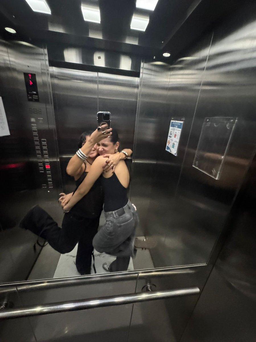 es que metz y yo nacimos para estar juntas 🌙🖤⭐️