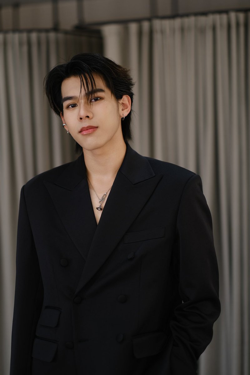 TuiChayatorn's tweet photo. 🖤
 #TheGuitarMagAwards2025xLYKN https://t.co/cnEtQ6joKV