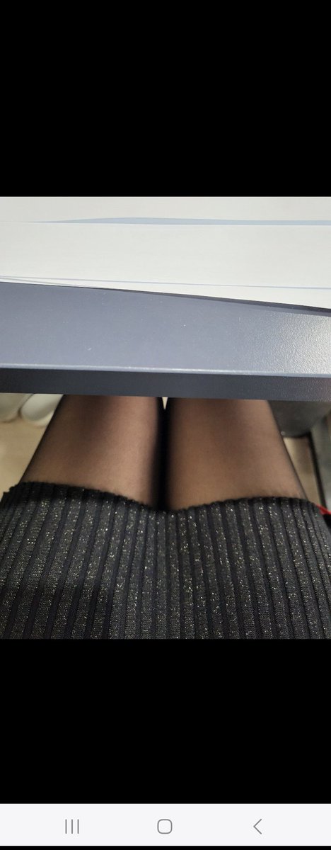 오늘 인천온다고 사무실에서 일하다 찍어보내준 여친 ㅋ