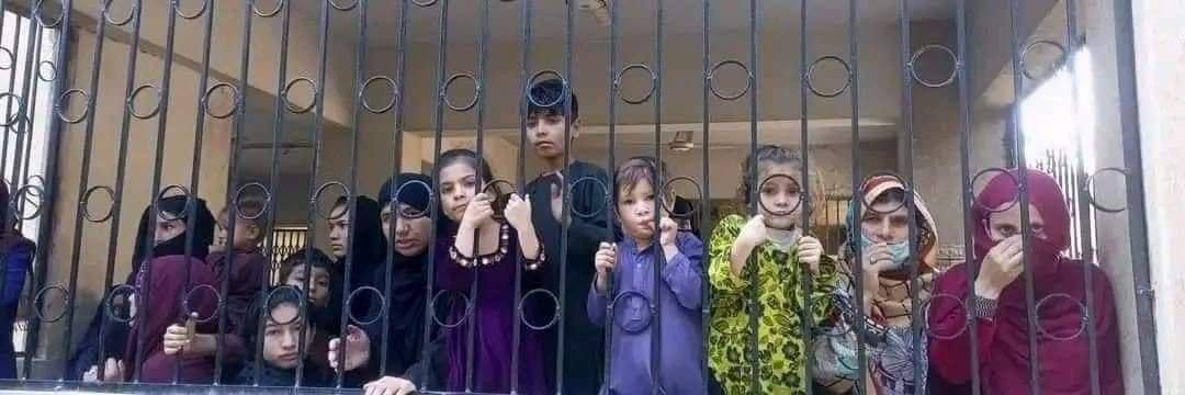 KamilaYosofi1's tweet photo. د تاریخ په اوږدو کې کافرو به هم دومره افغانانو نه وي ذلیله کړي لکه څومره چې منافق مسلمان هیواد پاکستان چې موږ سره کړي یا یې کوي. https://t.co/TTnPtW9jXz