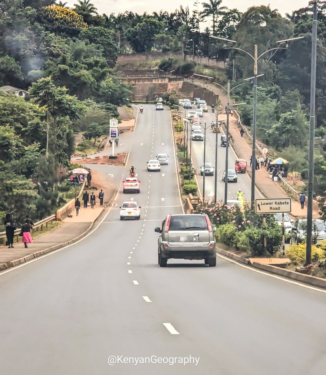 The Red Hill link road has numerous river valleys where tributaries of Mathare river flow under the highway.

Mathare river flows parallel to Lower Kabete road and under the Red Hill link road at this junction 📸. 

Nairobi's road network is shaped by the city's numerous rivers.