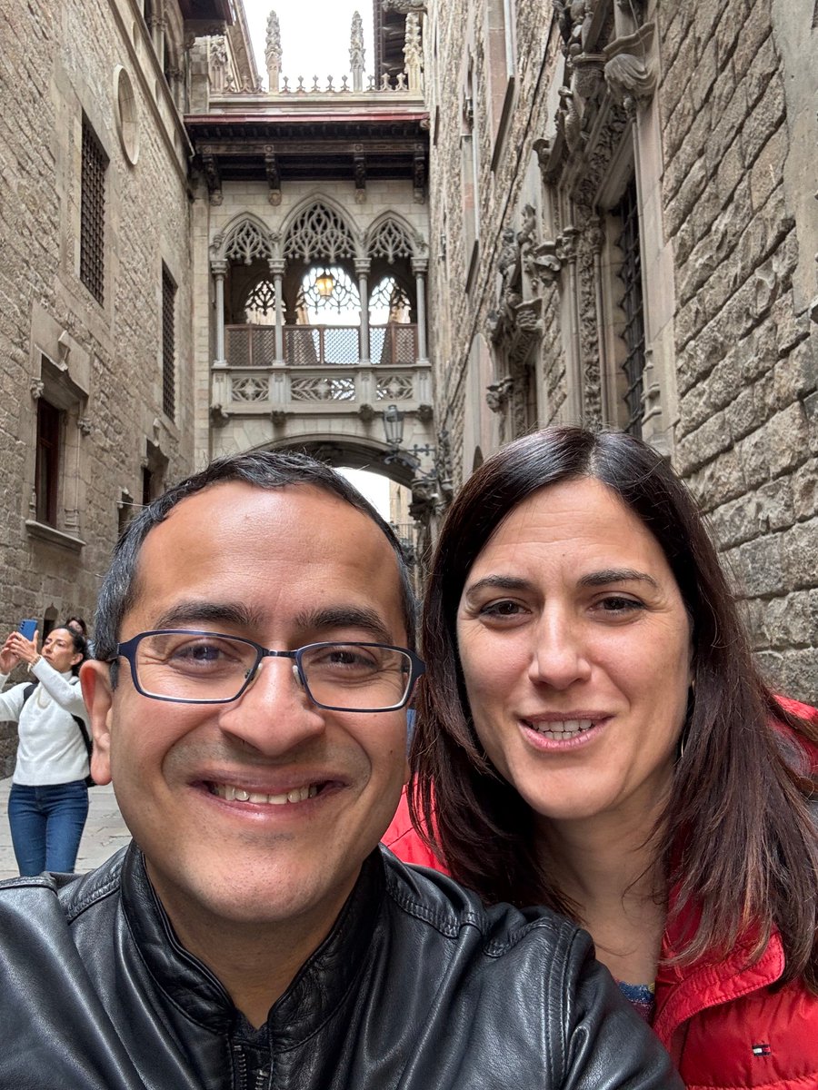 Sanjay Mukhopadhyay (@smlungpathguy) on Twitter photo 1/
In honor of beautiful Barcelona, Catalunya, Spain, and my wonderful host <a href="/SansanoValero/">Irene Sansano, MD Phd</a> , I would like to start a new thread called "Plata" (silver)
It will be all about the Grocott Methenamine Silver (GMS) stain. Let's start with Histoplasma 1/
In honor of beautiful Barcelona, Catalunya, Spain, and my wonderful host <a href="/SansanoValero/">Irene Sansano, MD Phd</a> , I would like to start a new thread called "Plata" (silver)
It will be all about the Grocott Methenamine Silver (GMS) stain. Let's start with Histoplasma