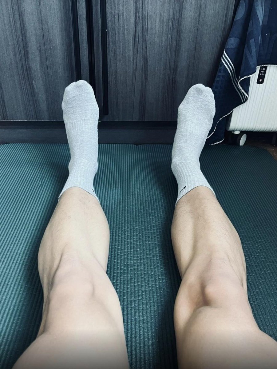 喜欢穿灰袜子，所以我是直男