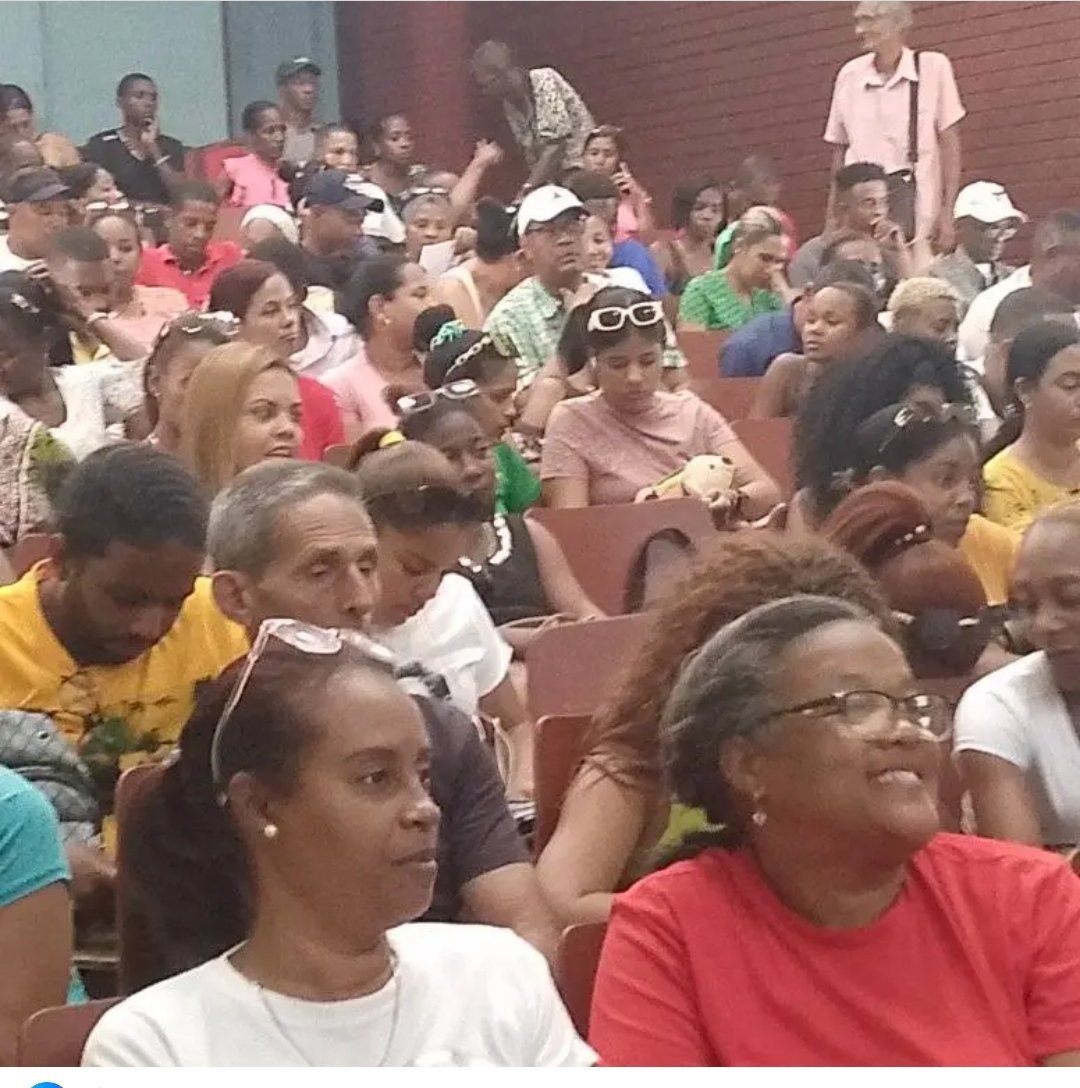 Se realizó exelente intercambio de 
 Primera Secretaria  del Comité Provincial del PCC Sra Beatriz Jhonson Urrutia  y los cuadros y reservas en SongoLaMaya. Ratificando lo expresado por el Ché  "El cuadrado es la columna  vertebral de la Revolución "
Seguimos #DePieYCombatiendo