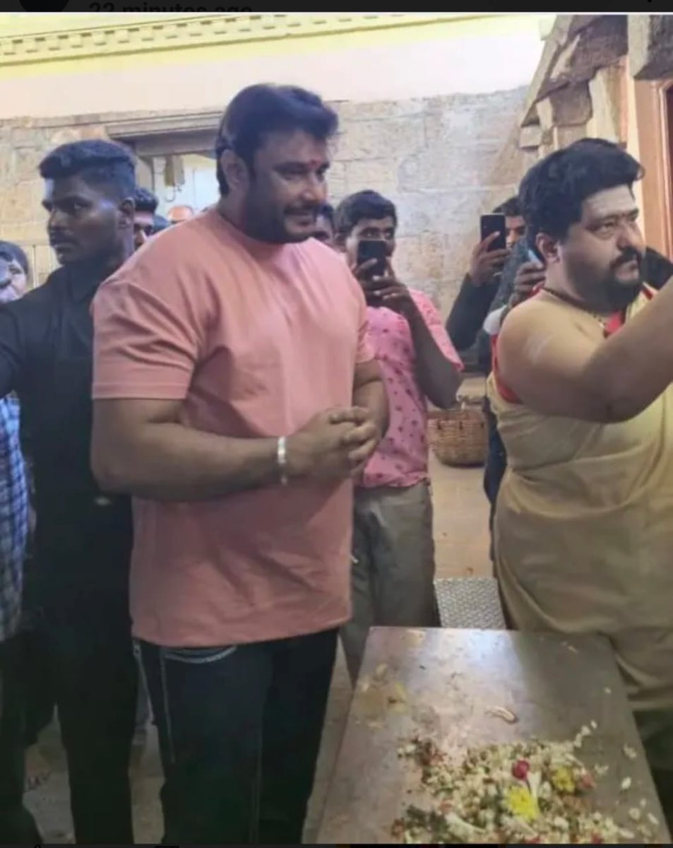 CSDSK1's tweet image. Today Exclusive Pic.. 
ಇಂದು ಬಾಕ್ಸ್ ಆಫೀಸ್ ಸುಲ್ತಾನ್ ಚಾಲೆಂಜಿಂಗ್ ಸ್ಟಾರ್ ದರ್ಶನ್ #ಡಿಬಾಸ್ ಅವರು #ಡೆವಿಲ್ ಚಿತ್ರದ ಚಿತ್ರೀಕರಣದ ಮುನ್ನ ತನ್ನ ಇಷ್ಟ ದೈವ ಚಾಮುಂಡೇಶ್ವರಿ ತಾಯಿ ದರ್ಶನ ಪಡೆದರು 😍

#ChallengingStarDarshan #TheDevil #BossOfSandalwood #DBoss @dasadarshan