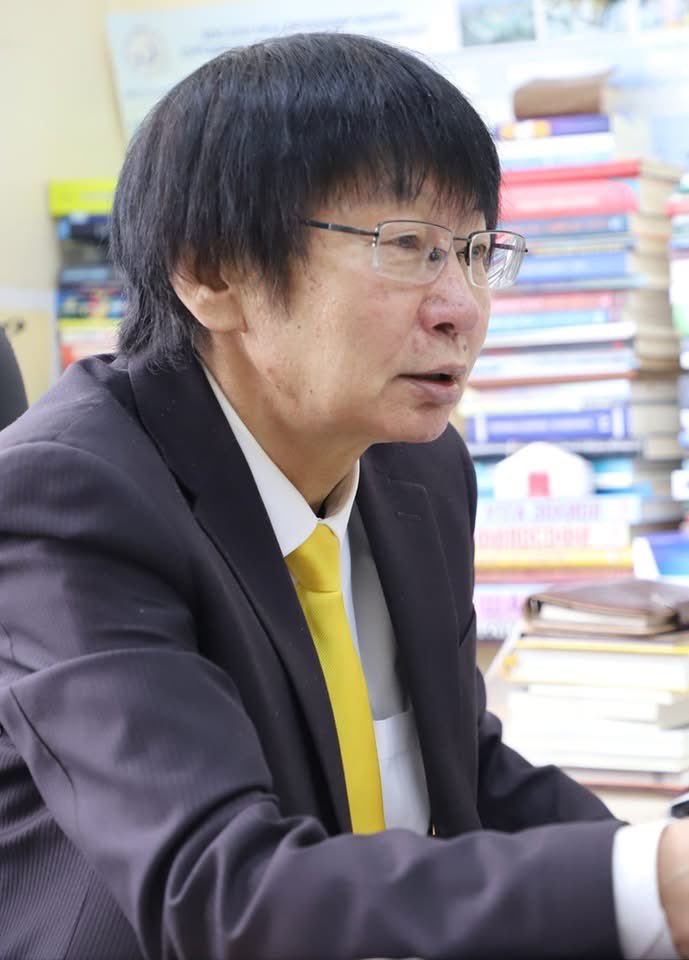 Ертөнцийн тэнэглэлүүд дотроос хамгийн найгүй, хамгийн арчаагүй, жигшин зэвүүцмээр илрэл нь: юм мэддэггүй түүнийгээ өөрөө ч мэддэггүй бүр мэдэхийг ч хүсдэггүй байх тохиолдол гэж өрнө дорны олон мэргэд эрт дээр цагаас сургасаар, анхааруулсаар ирсэн гэдэг.

🙏🏻🙏🏻🙏🏻

С.Энхбаяр