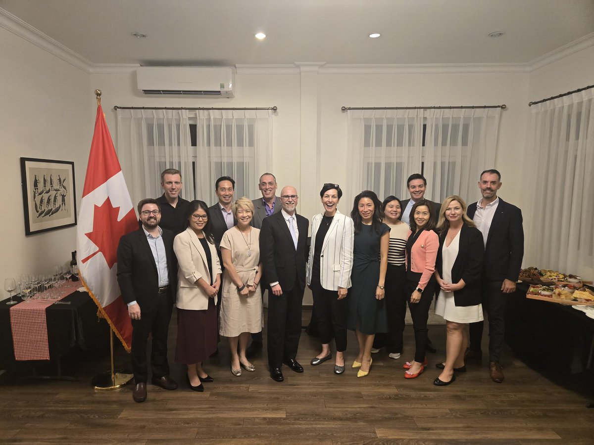 Merci à la Consule générale du Canada à HCMV d’avoir organisé une excellente discussion avec les membres de Chambre de commerce canadienne sur les perspectives d'affaires 🇨🇦 au 🇻🇳. La proposition du Canada en tant que partenaire fiable est très appréciée en ces temps turbulents.