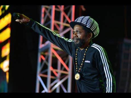 HouseOFReggaeUG's tweet photo. 4️⃣ Did You Know? 🤯
•His real name? Calvin Scott.
•He got his stage name from his love for hot cocoa 🍫☕
•He was a horse racing fanatic 🏇

Rest in power, Cocoa Tea. Your voice lives on. 💚💛❤️

#OneLove #RIP #CocoTea https://t.co/jU4QkfzNFC