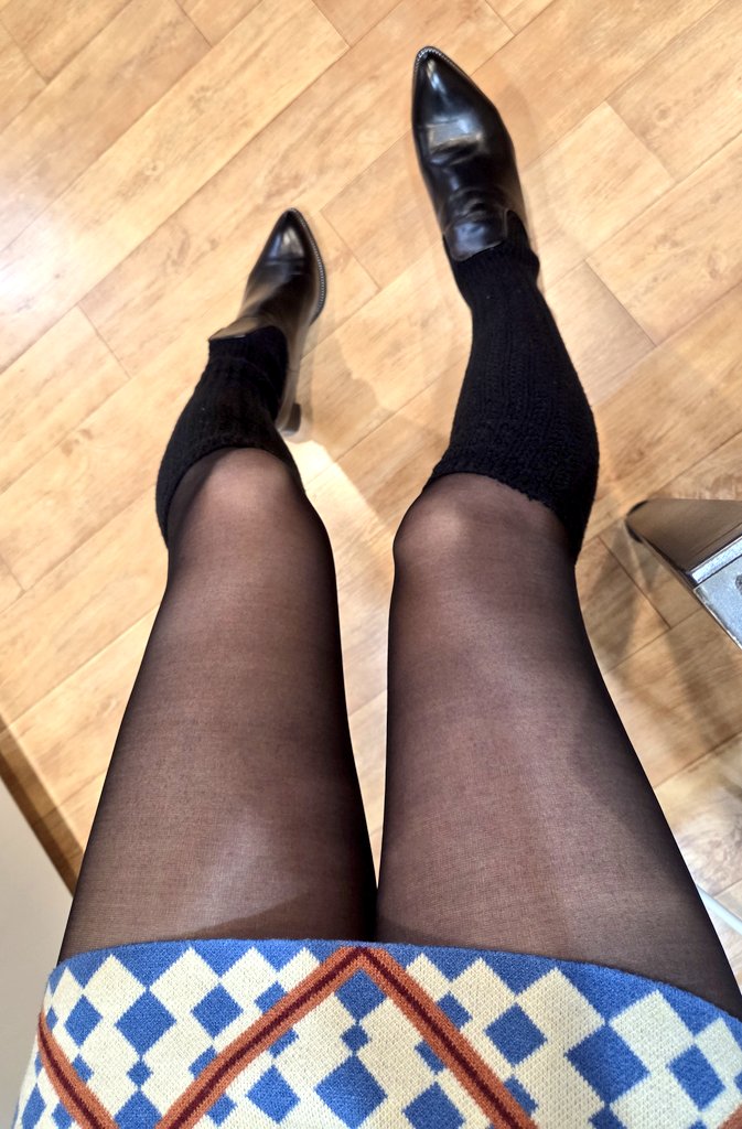 어제 외출샷! 간만에  외출해봄. 
어제만난 스타킹 러버랑 드라이브하고 공원.
얼굴 안이뻐서 모자이크.ㅜ
옷이 좀 줌마스타일 건가..조금실망..🤣
#검스 #외출시디 #오산시디 #풀업시디 #시디