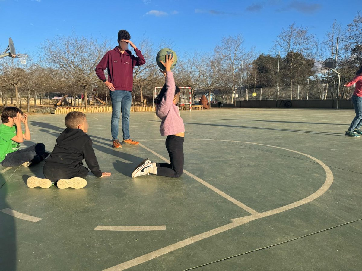 OMET Sant Cugat (@omet_santcugat) on Twitter photo 📸 Imatges de l'activitat esportiva extraescolar d'#atletisme de l'escola Ciutat d'Alba!
👏 Que bé que s'ho passen!
#SantCugat #esportescolar #jocsesportiusescolars <a href="/eciutatdalba/">Escola Ciutat D´Alba</a> <a href="/AmpaCdAlba/">AFA Escola Ciutat d'Alba</a> 📸 Imatges de l'activitat esportiva extraescolar d'#atletisme de l'escola Ciutat d'Alba!
👏 Que bé que s'ho passen!
#SantCugat #esportescolar #jocsesportiusescolars <a href="/eciutatdalba/">Escola Ciutat D´Alba</a> <a href="/AmpaCdAlba/">AFA Escola Ciutat d'Alba</a>